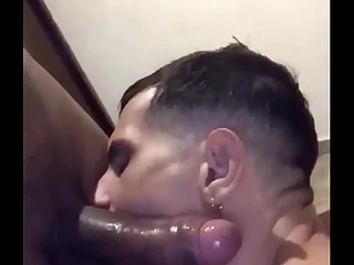 Putaria gostosa com meus dois amigos neg&otilde;es dotados do bairro